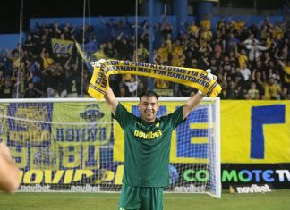 Η αποθέωση στον Τσάβες μετά το ματς και ο… συγκινητικός χαιρετισμός στους Αγρινιώτες