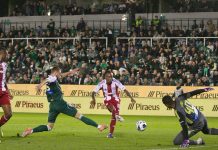 Ο Παναθηναϊκός που δεν βελτιώνεται στο χορτάρι και η ευκαιρία του Ολυμπιακού