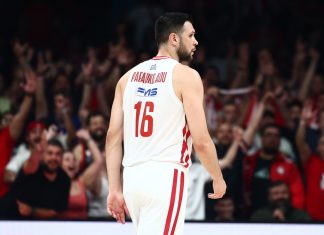 Το ασύλληπτο buzzer-beater του Παπανικολάου πίσω από το κέντρο (video)